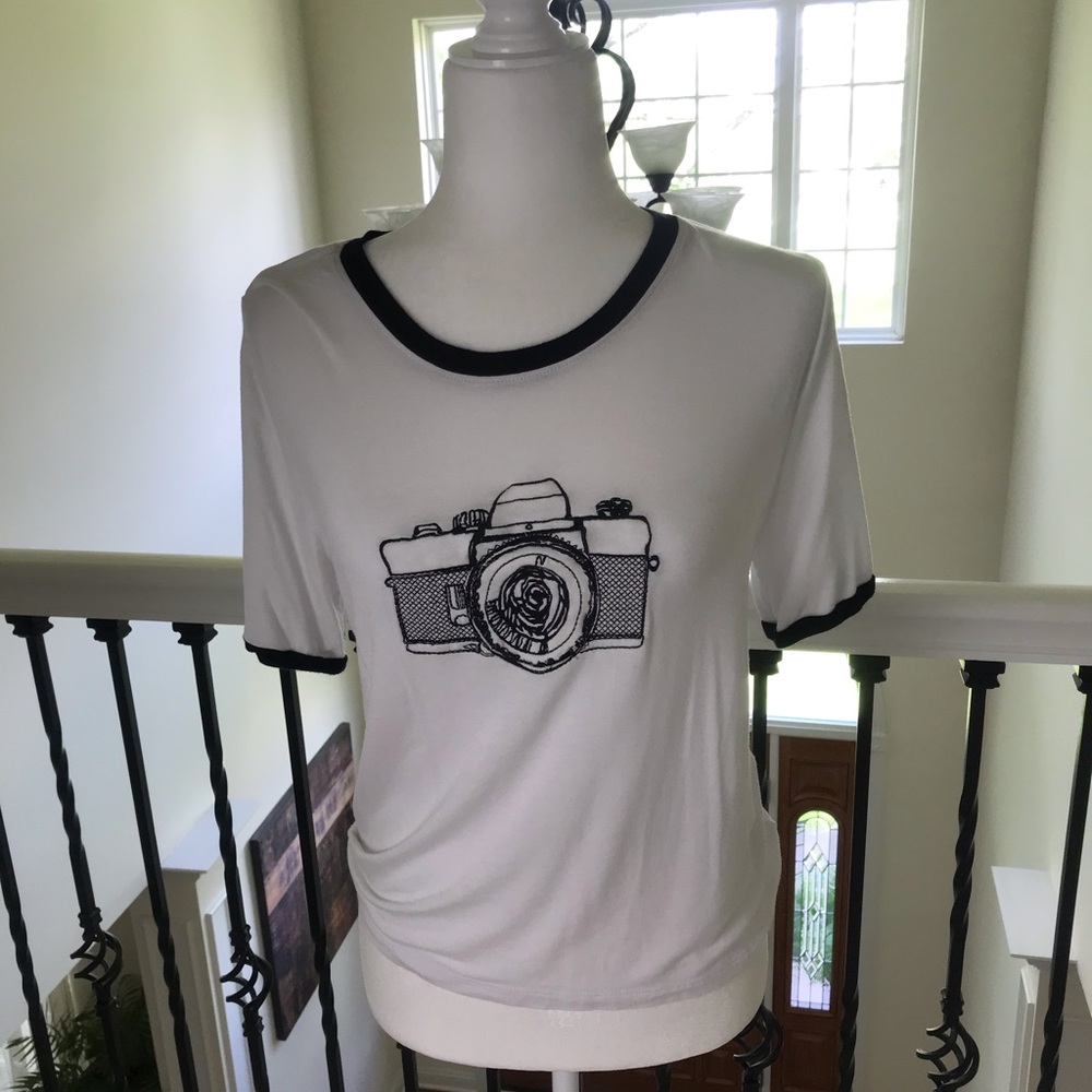 Popular Basics Camera T- Shirt - Size L